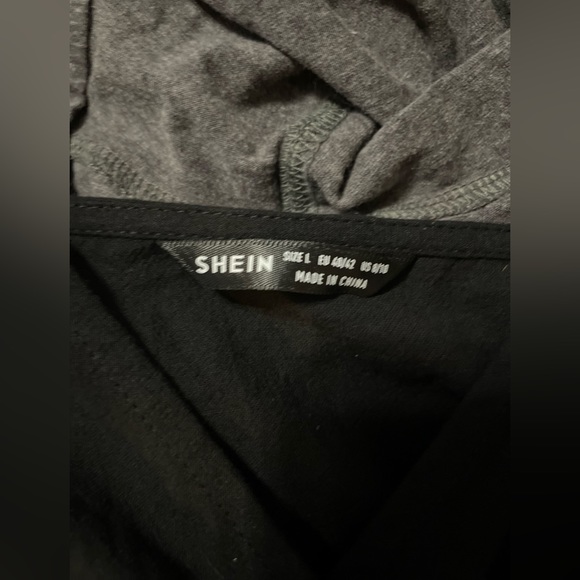 Black shorts romper with belt - Picture 4 of 4